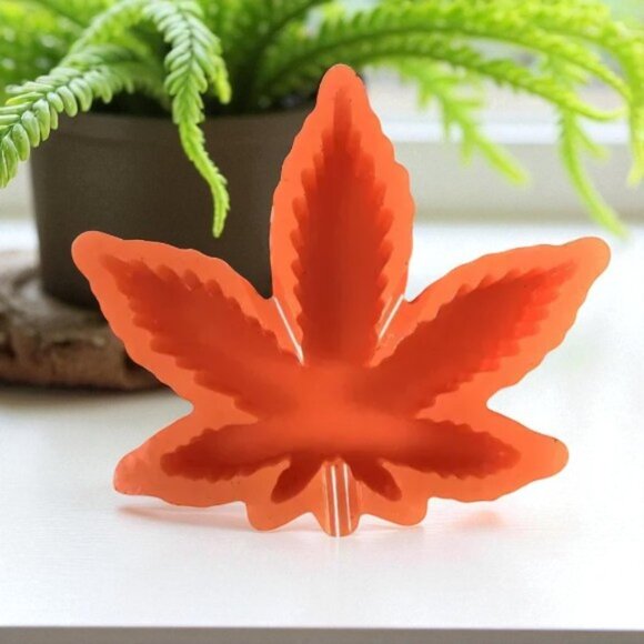 Glow In The Dark Resin Pot Leaf Ashtray - Picture 1 of 6